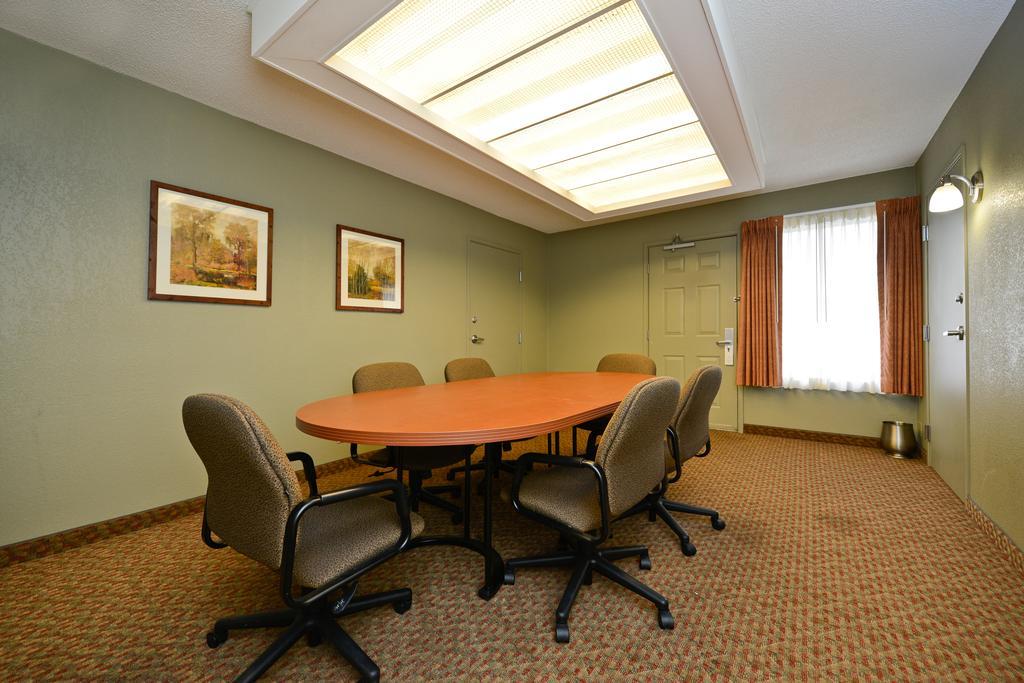 Americas Best Value Inn And Suites Overland Park Bisnis foto
