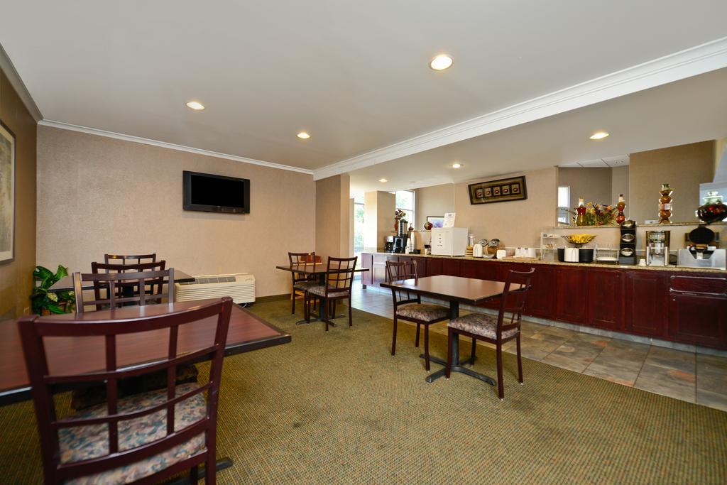 Americas Best Value Inn And Suites Overland Park Restoran foto
