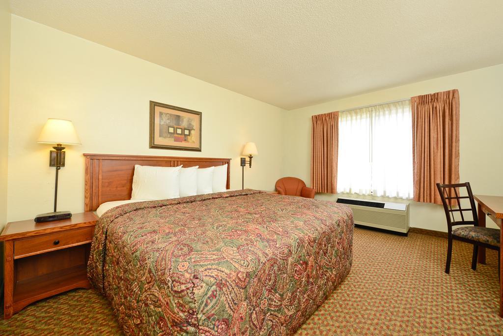 Americas Best Value Inn And Suites Overland Park Ruang foto