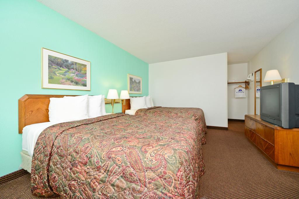 Americas Best Value Inn And Suites Overland Park Ruang foto