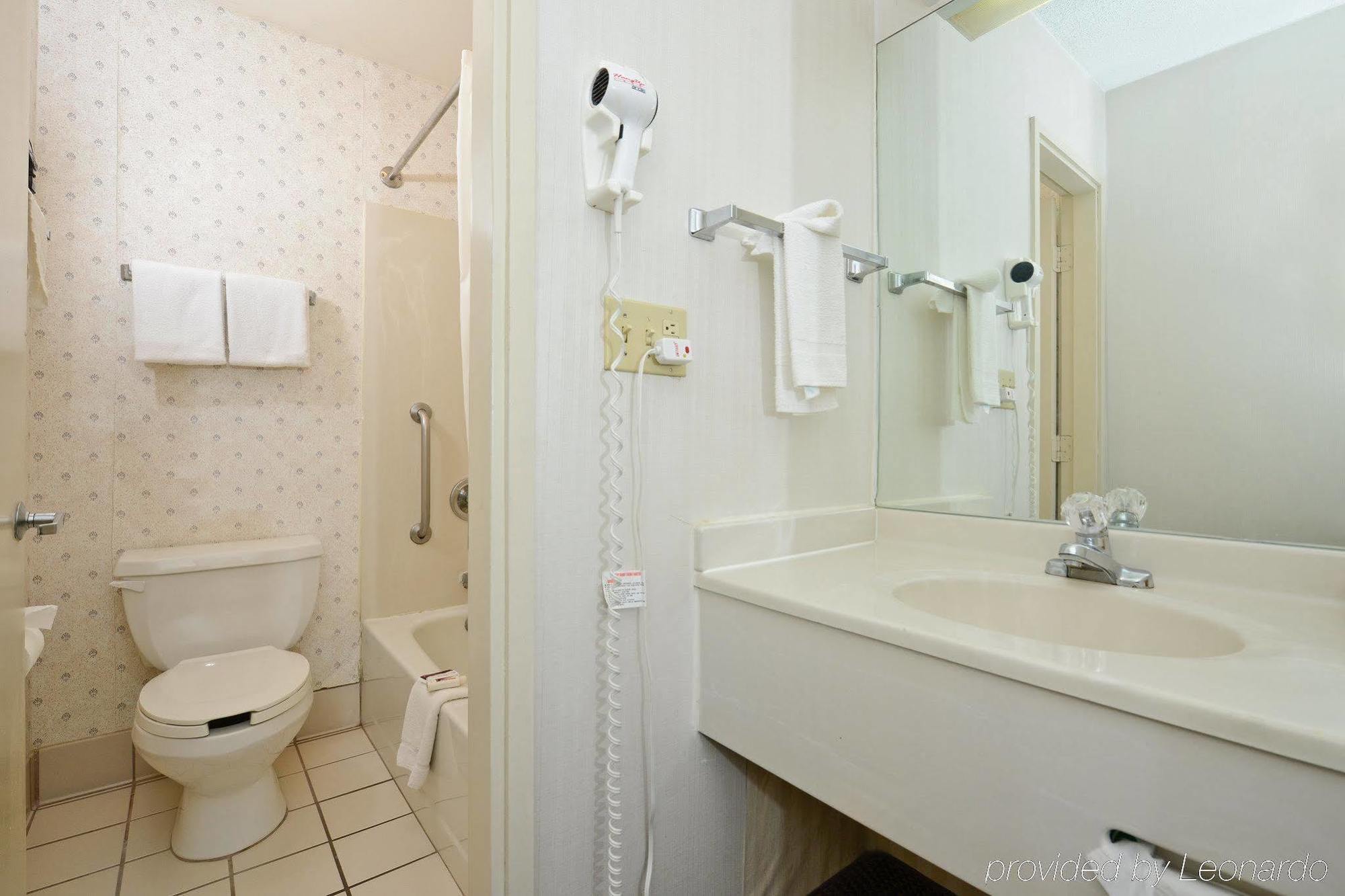 Americas Best Value Inn And Suites Overland Park Ruang foto
